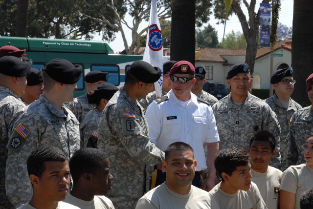 Sgt Kyle White Meets Recruiters