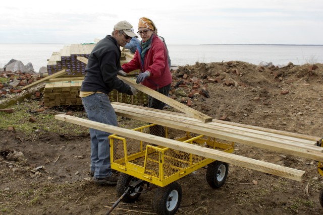 Unloading lumber