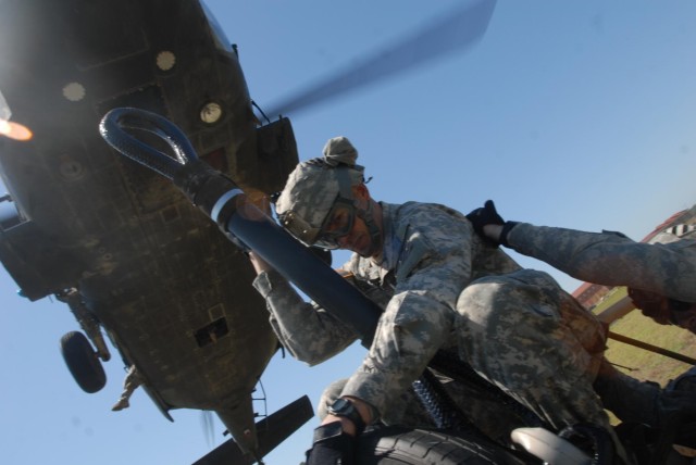 1-76 FA soldiers conduct air assault training with two-gun raid