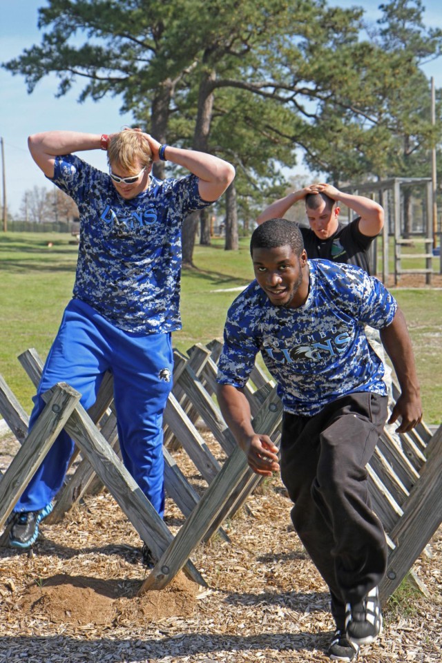 'Dog Face' soldiers, Columbus Lions tackle obstacle course