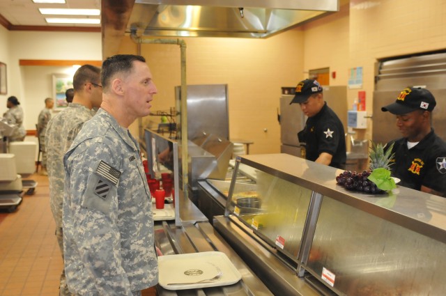 Maj. Gen. Vandal visits Thunder Inn to talk to 70th BSB Soldiers