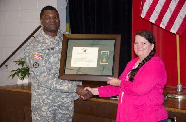 Fort Campbell contracting director to retire