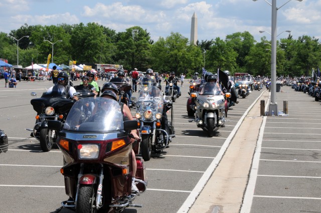 Tens of thousands draw attention to POWs, MIAs as part of Rolling Thunder XXVII