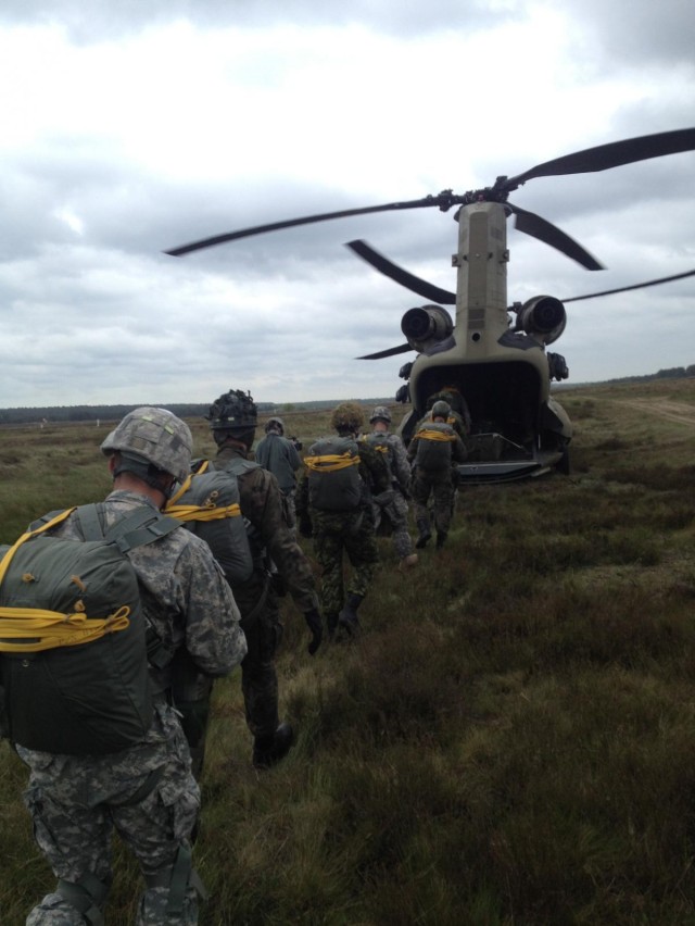 US, Canadian and Polish soldiers train for allied airborne operations
