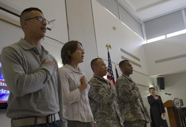 US Soldiers gain citizenship