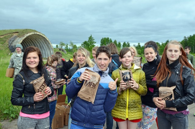 Latvian school children select MREs for lunch