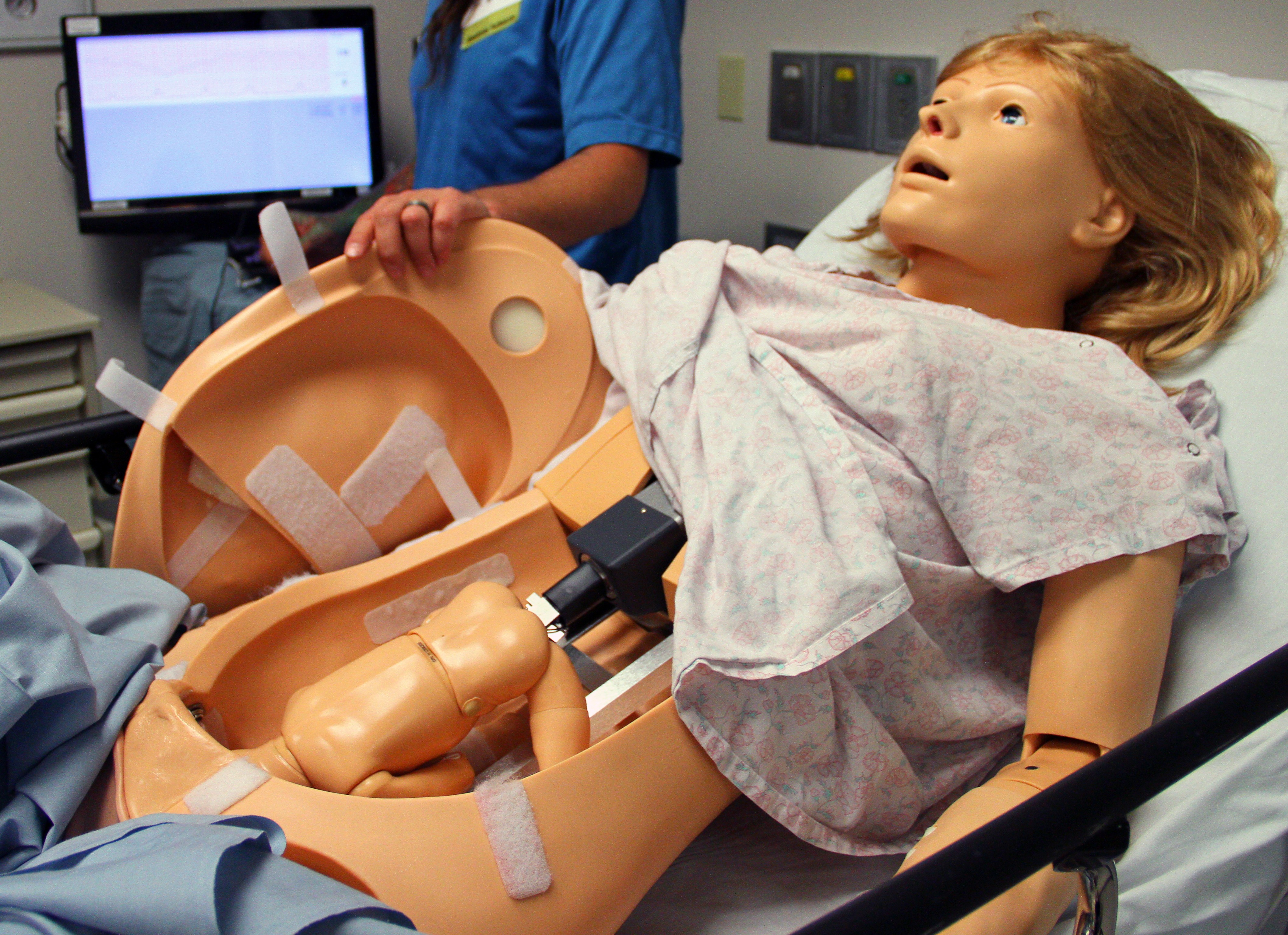 Patient Simulators: From CPR Dummies to Mixed Reality High-Fidelity Robots