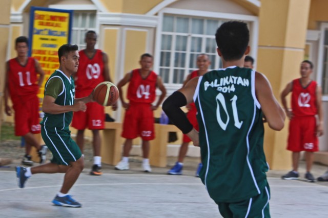 Philippine, U.S. soldiers and civilians shoot hoops, build friendships and have fun