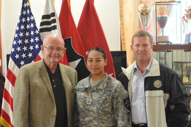 Former leaders of the Army visit 210th FA Bde.