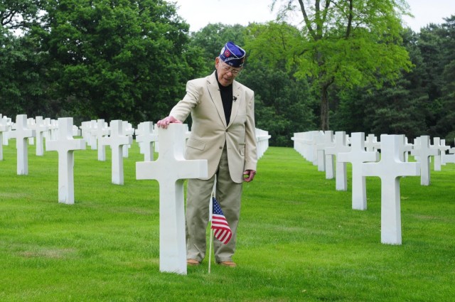 89-year-old WWII vet honors fallen comrade in France