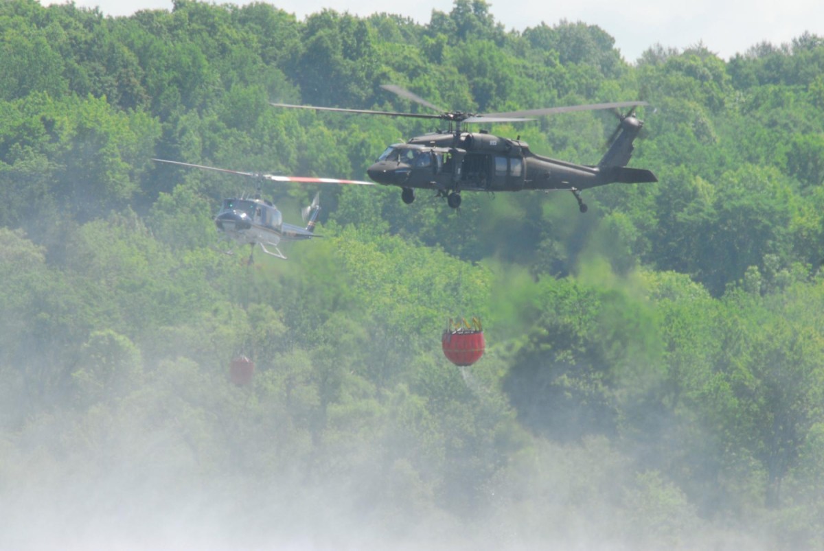 New York Army National Guard And New York State Police Helicopter Crews ...