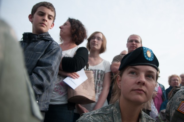 French families adopt 1st Inf. Div. Soldiers for an evening