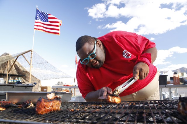 Grilling for 500 Soldiers