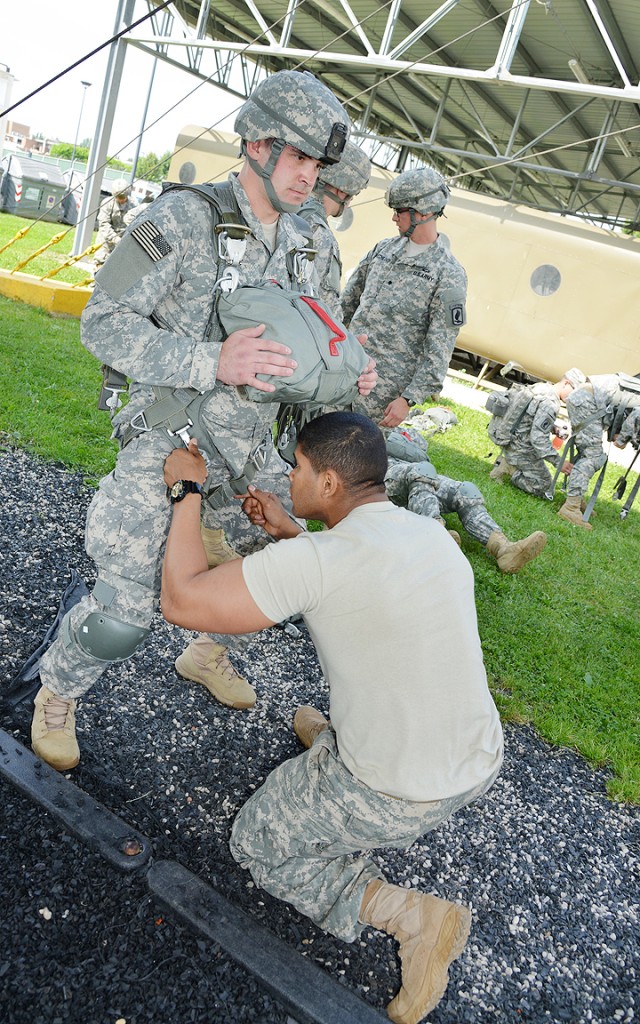 173rd Airborne Brigade paratroopers train on Caserma Ederle in Vicenza, Italy, May 21 