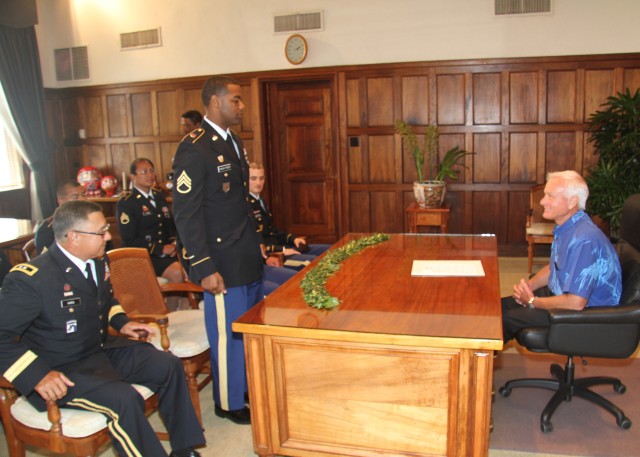 Soldier Address Honolulu Mayor during proclamation