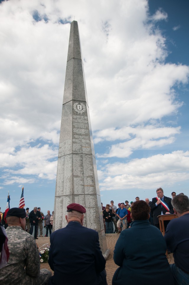 'Big Red One' Soldiers, local community pay respects at monument in Normandy