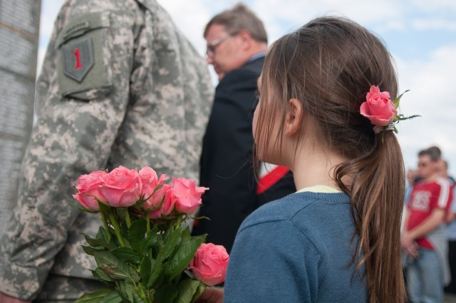 'Big Red One' Soldiers, local community pay respects at monument in Normandy