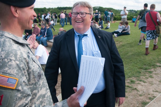 'Big Red One' Soldiers, local community pay respects at monument in Normandy