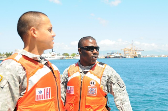 Army, Coast Guard intel troops share experiences to increase harbor awareness