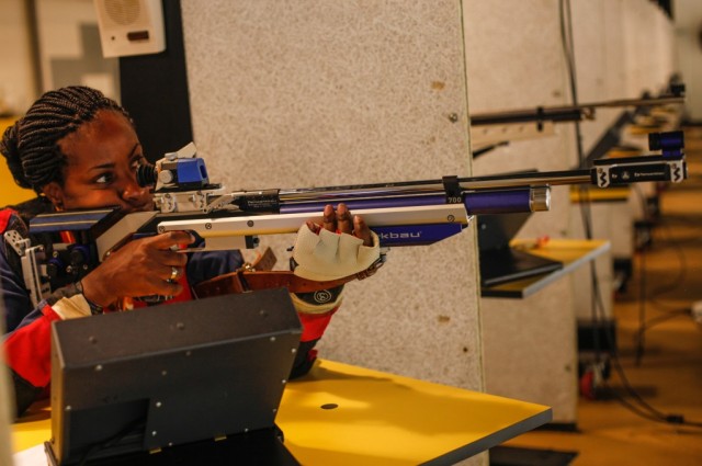 Staff Sgt Petrina William zeroes in her weapon at the 2014 U.S. Army Warrior Trials