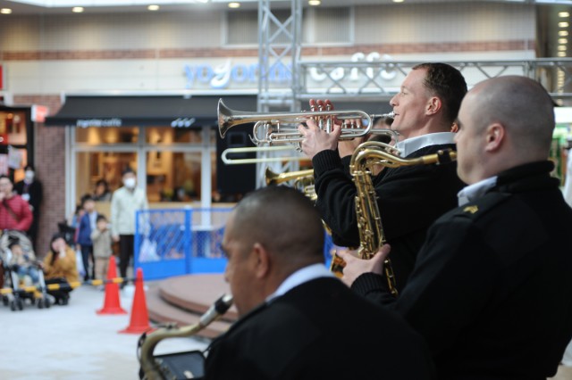 Army Band Soldier uses bilingual skills to strengthen bonds with Japanese community