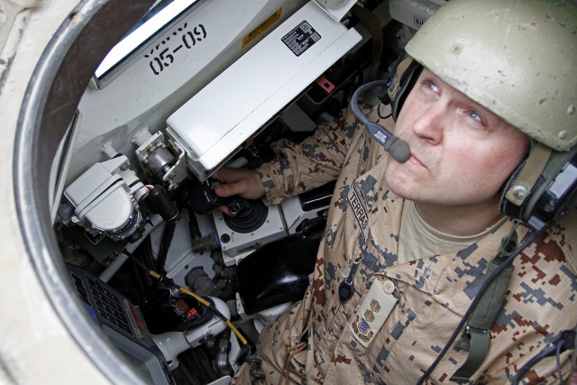 Ironhorse Brigade shares gunnery skills with Estonian chief of defence