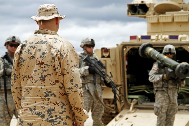 Ironhorse Brigade shares gunnery skills with Estonian chief of defence