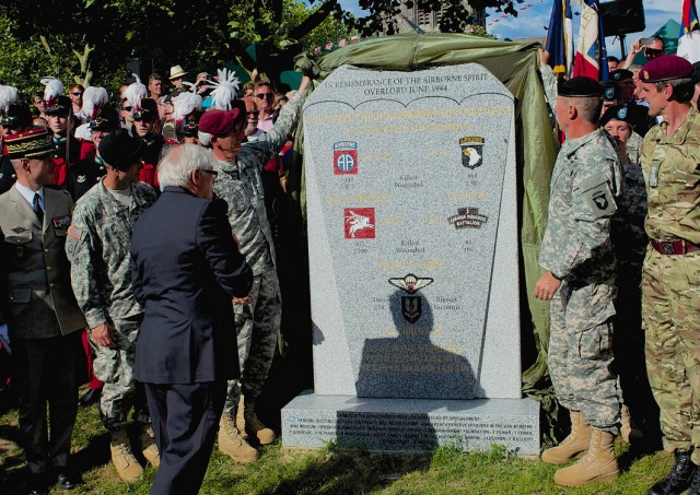 Paratrooper monument unveiled