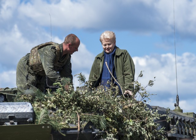 Lithuanian president, dignitaries visit Saber Strike 2014