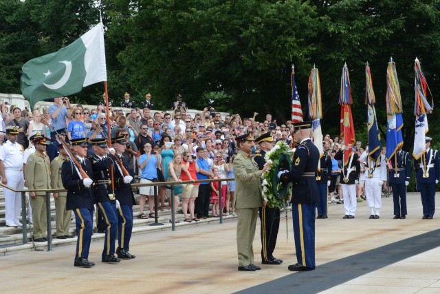 Pakistan's Chairman lays wreath in Arlington