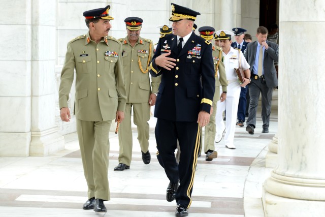 Pakistan's Chairman lays wreath in Arlington