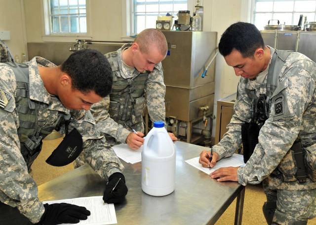 Paratroopers learn field sanitation best practices