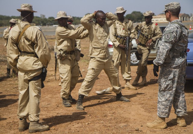 Ghanaian Army participates in dismount patrol training during Western Accord 14 exercise