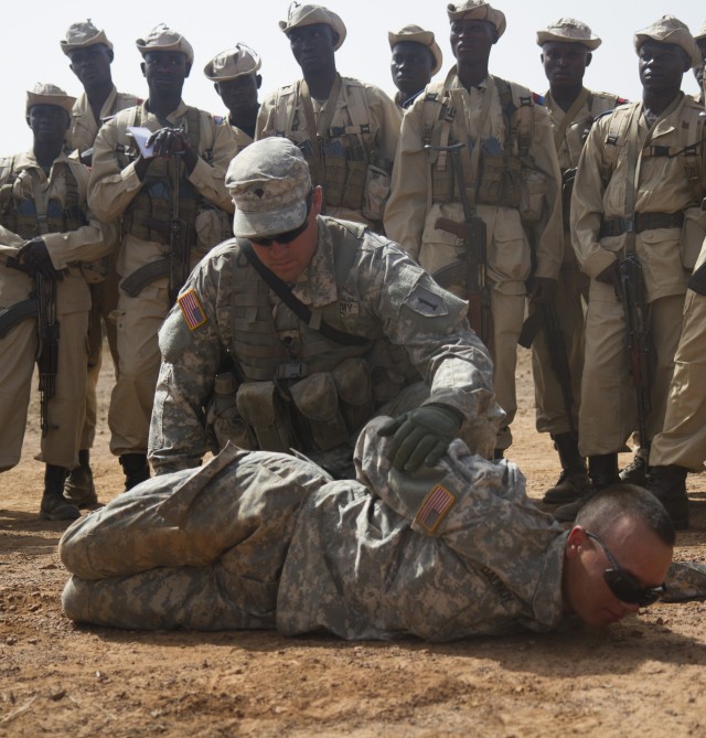 Ghanaian Army participates in dismount patrol training during Western Accord 14 exercise
