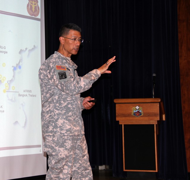 MRMC Commander briefs Tripler staff