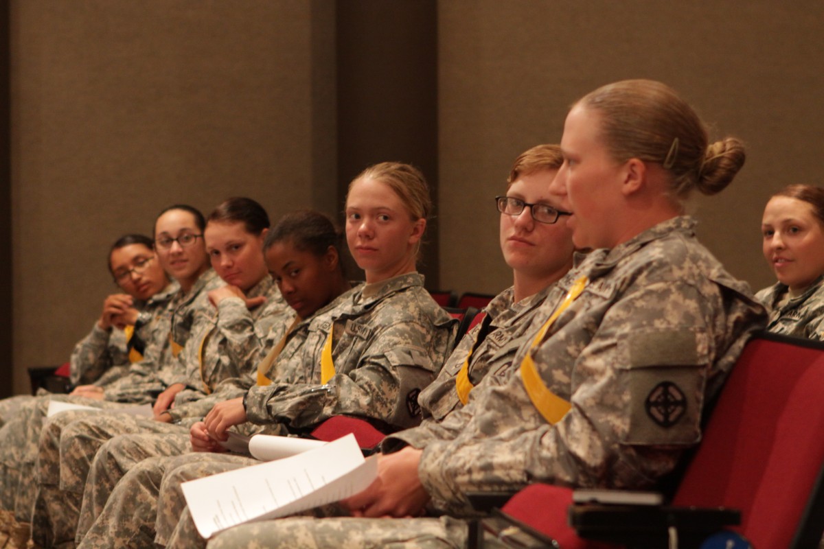 Leaders meet women Soldiers, talk new job openings Article The