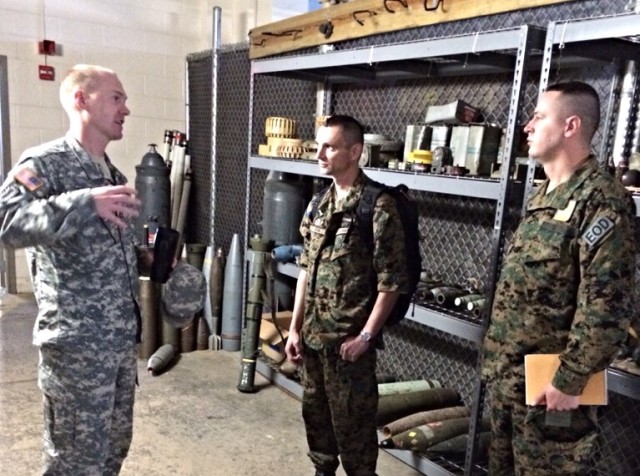 American Soldiers host Bosnian EOD technicians
