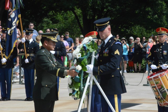 Top Philippines Army Officer lays wreath