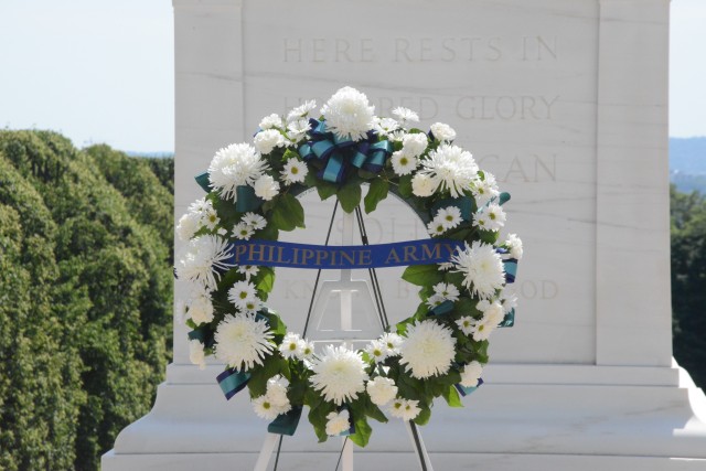 Top Philippines Army Officer lays wreath