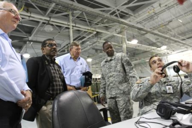 Army secretary challenges civilian aides to help [Image 3 of 5]