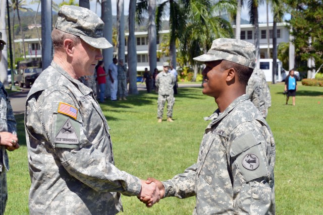 Gen Dempsey meets Soldiers at Fort Shafter