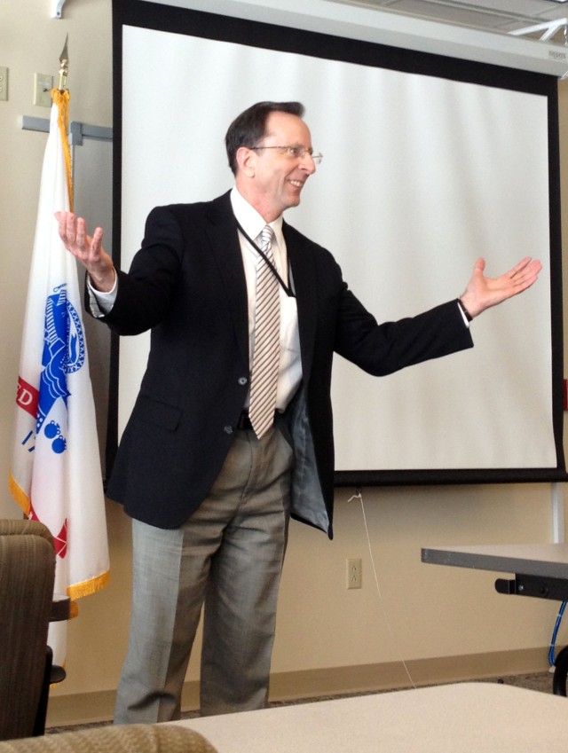 Fort Riley contracting director to retire