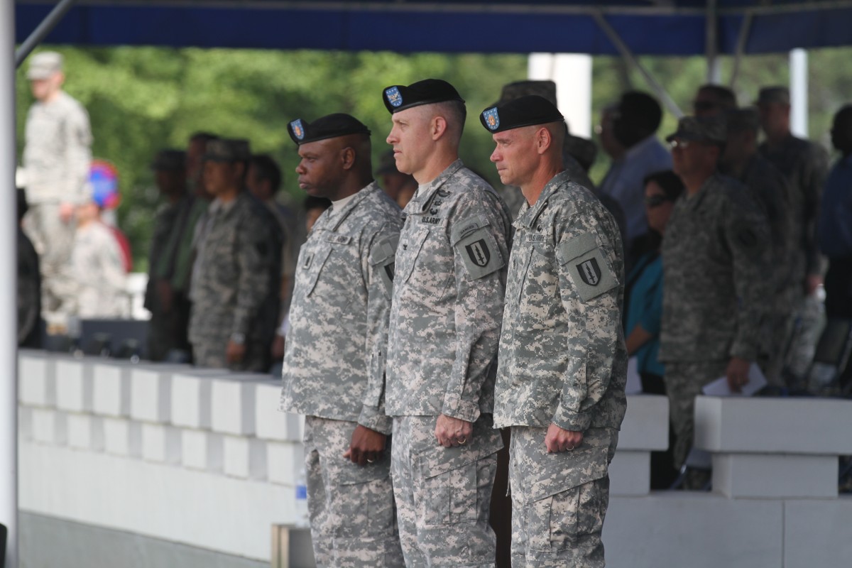 1st Signal Brigade Welcomes New CSM At Change Of Responsibility ...