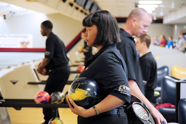 Recruiting Commander Selected to Compete on Armed Forces Bowling Team