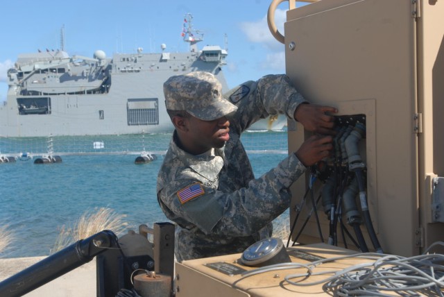 Harbormaster troops demonstrate expeditionary capability during RIMPAC 2014