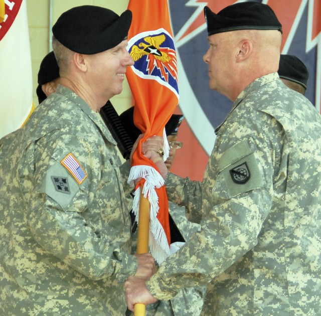 New Commander for 7th Signal Command (Theater)
