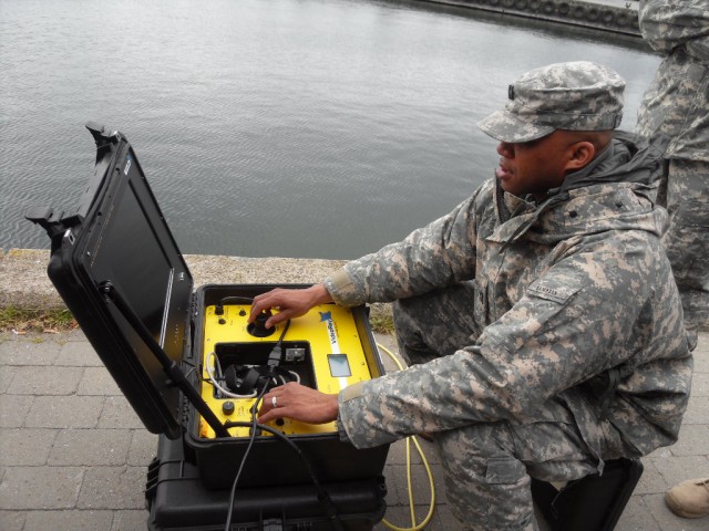 Army Reserve soldier receives introduction to underwater surveillance drone