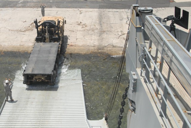 Army mariners, pilots conduct joint/combined ops with US and New Zealand Navy during RIMPAC 2014