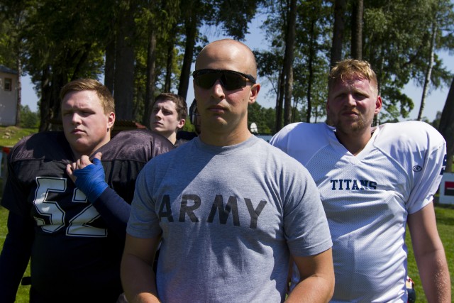 Paratroopers referee American football game in Estonia