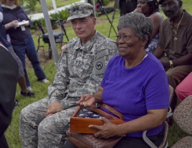 Maj. Gen. Gill Beck and Ruby Mae Cashe